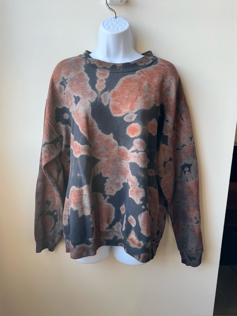 Gildan Heavy Blend Sweatshirt Bleach Splatter Reverse Tie Dye Black Size M